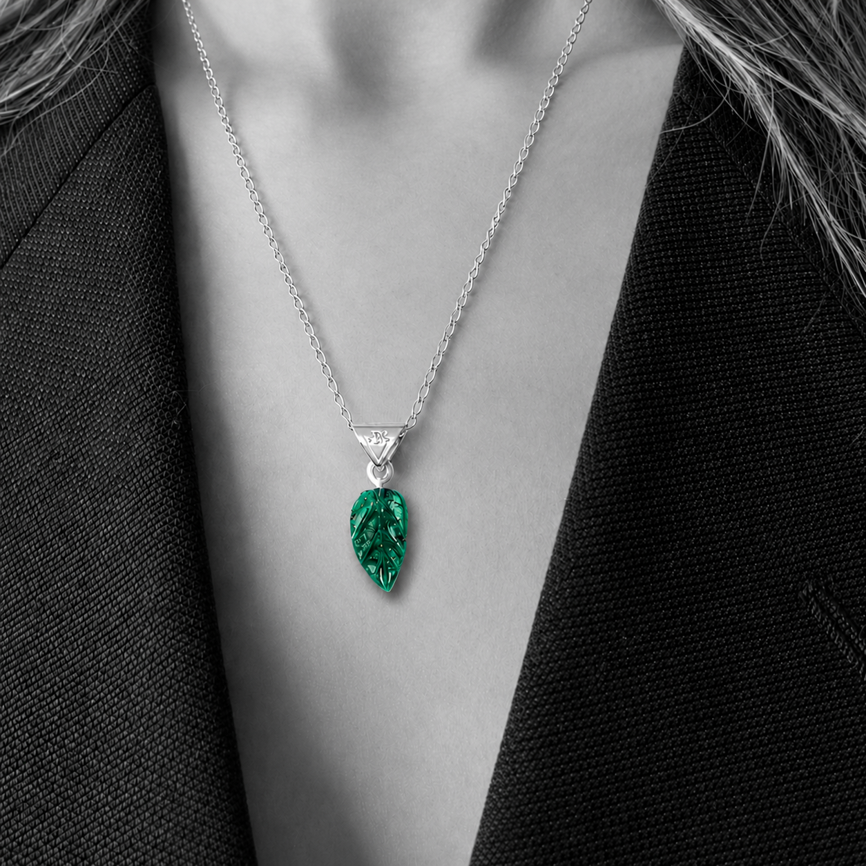 Étoile Leaf Necklace